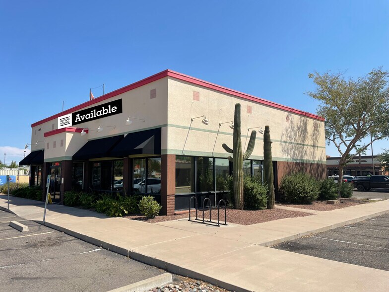 6665 W Bell Rd, Glendale, AZ à louer - Photo de l’immeuble – Image 2 sur 4