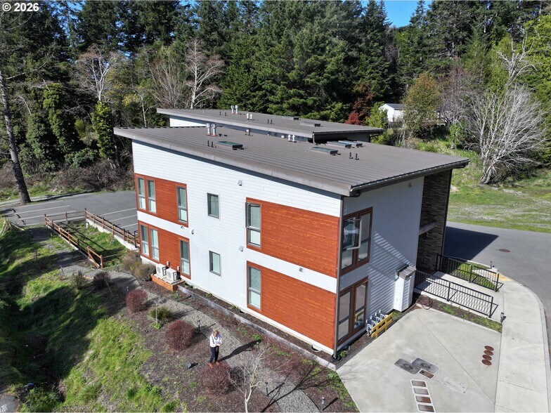 94353 Leith Rd, Gold Beach, OR à vendre - Photo de l’immeuble – Image 3 sur 46