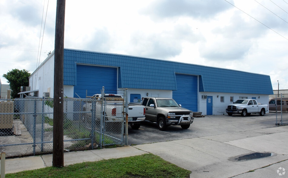 120 Reed Rd, Lake Park, FL à vendre - Photo principale – Image 1 sur 3