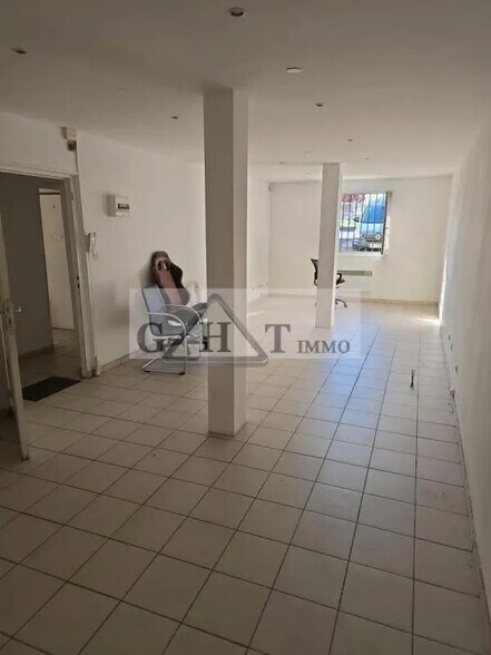 Bureau dans Mareuil-lès-Meaux à louer - Photo de l’immeuble – Image 3 sur 3