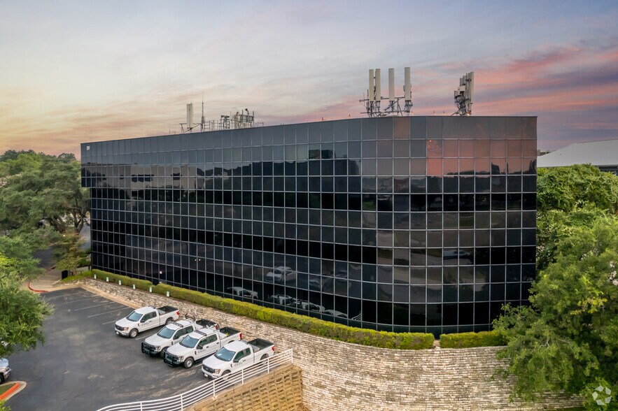 9430 Research Blvd, Austin, TX à louer - Photo principale – Image 1 sur 9