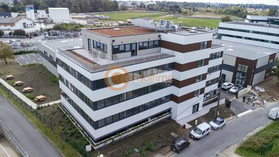 Bureau dans Artigues-près-Bordeaux à louer - Photo de l’immeuble – Image 2 sur 8