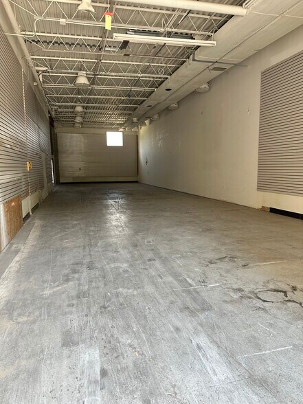 42120 Garfield Rd, Clinton Township, MI à louer - Photo de l’immeuble – Image 3 sur 6