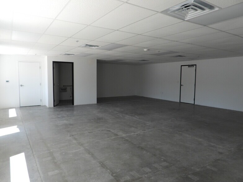 930-938 Empire Mesa Way, Henderson, NV à louer - Photo intérieure – Image 3 sur 5