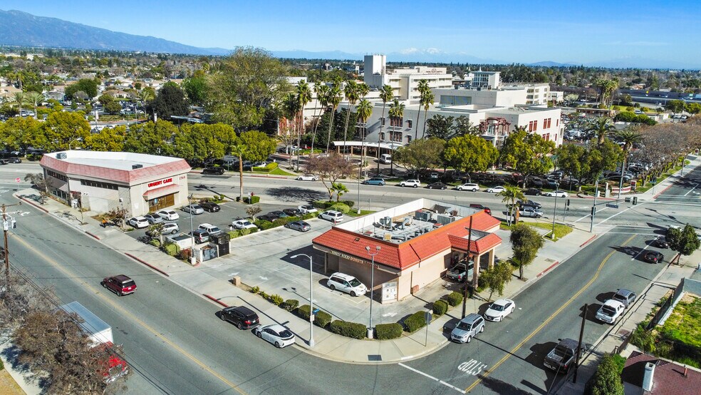 1725 N Garvey Ave, Pomona, CA à vendre - Photo principale – Image 1 sur 24