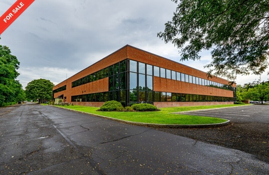 1 Columbia Circle Dr, Albany, NY à vendre - Photo principale – Image 2 sur 25