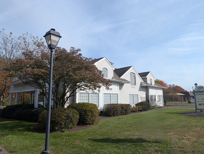 188 Main St, Monroe, CT à vendre - Photo de l’immeuble – Image 1 sur 4