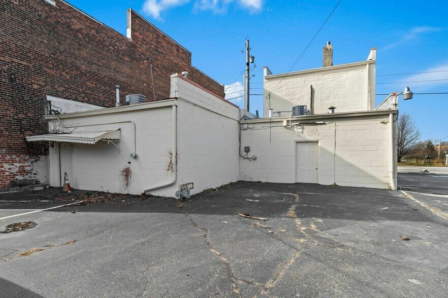 870 Virginia Ave, Indianapolis, IN à louer - Photo de l’immeuble – Image 3 sur 22