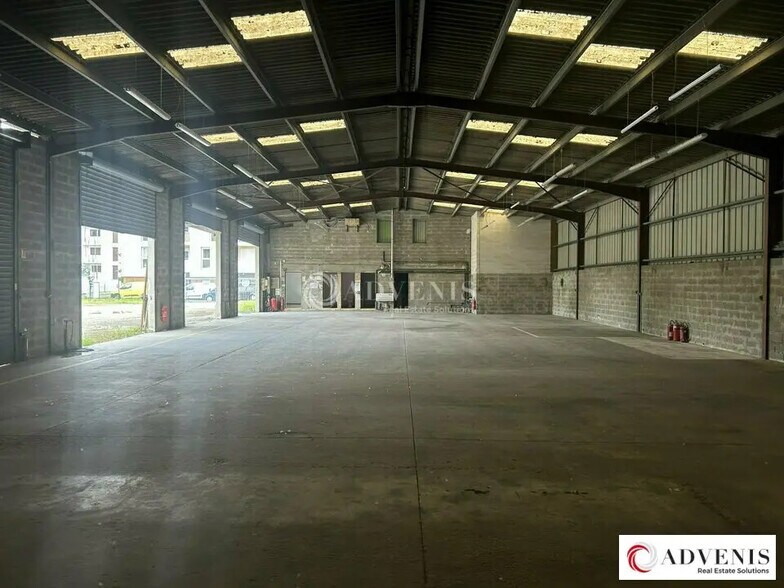 Local d’activités dans Cenon à louer - Photo de l’immeuble – Image 2 sur 9