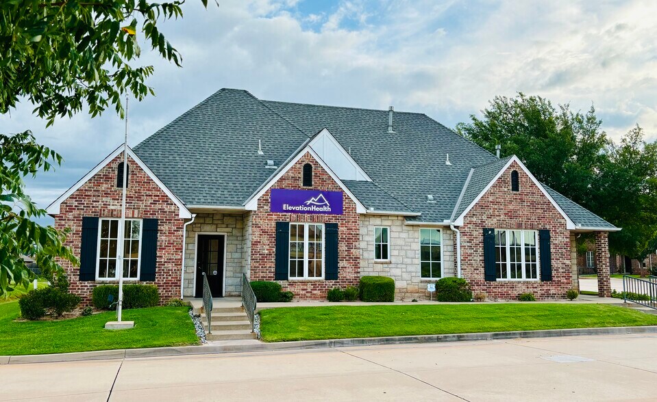 1743 W 33rd St, Edmond, OK à louer - Photo de l’immeuble – Image 1 sur 10