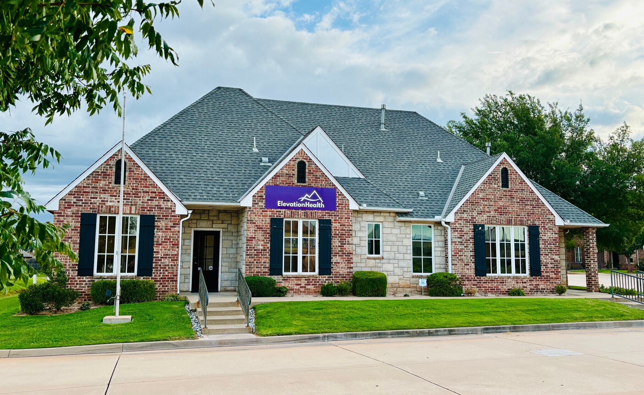 1743 W 33rd St, Edmond, OK à louer Photo de l’immeuble– Image 1 sur 11