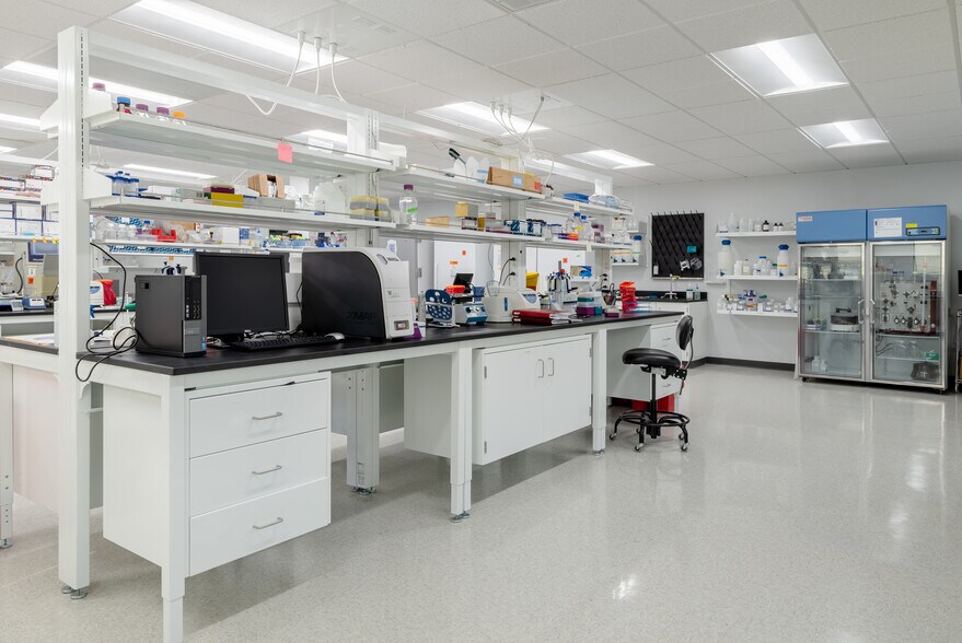 35 Parkwood Dr, Hopkinton, MA à louer - Photo intérieure – Image 2 sur 38