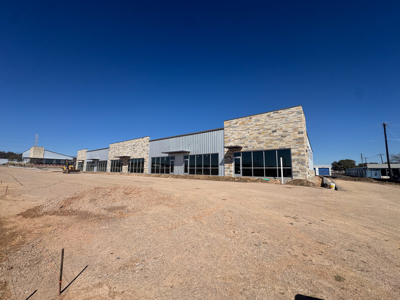 2205 Warehouse Cir, Marble Falls, TX à louer - Photo de l’immeuble – Image 3 sur 10