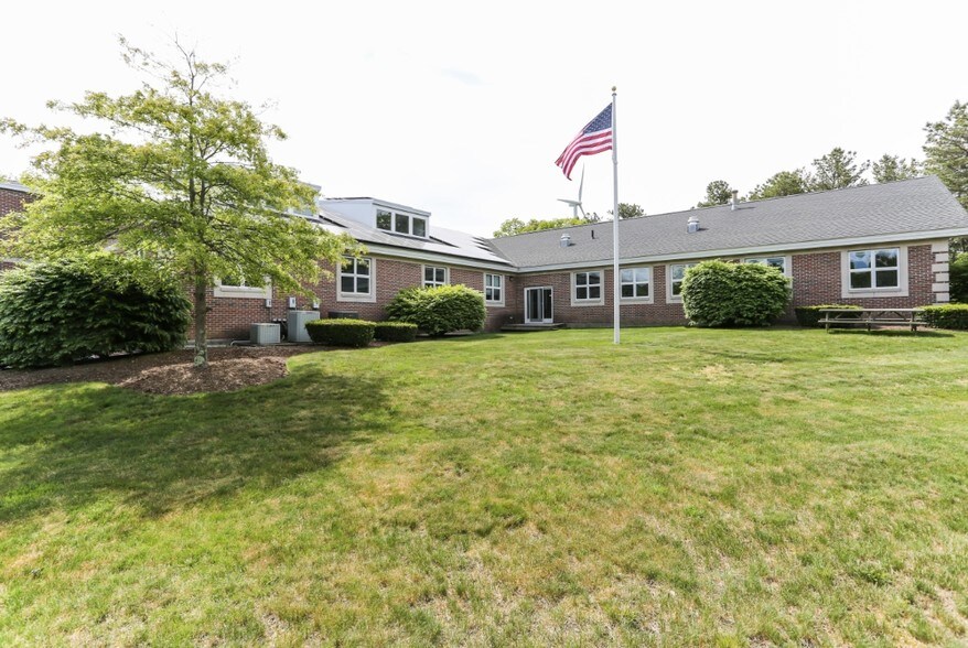 15 Research Rd, East Falmouth, MA à louer - Photo principale – Image 2 sur 12