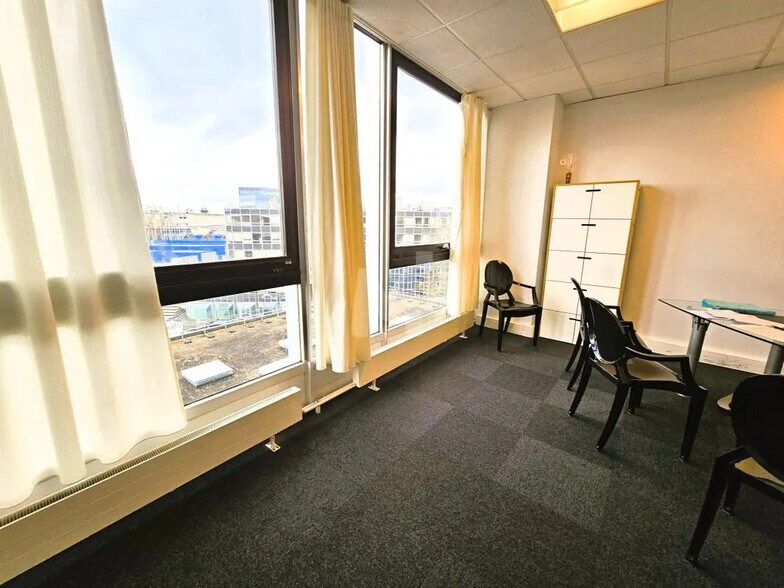 Bureau dans Évry-Courcouronnes à louer - Photo de l’immeuble – Image 3 sur 10