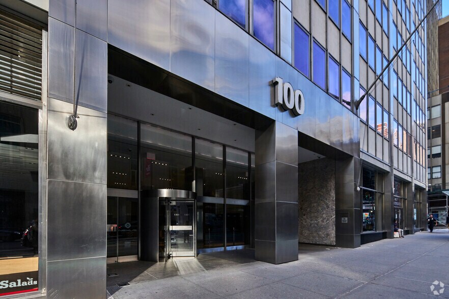 44-88 Park Pl, New York, NY à louer - Photo de l’immeuble – Image 3 sur 7