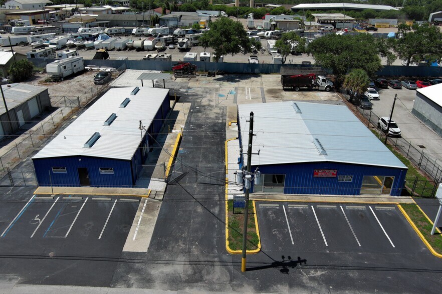2064 Range Rd, Clearwater, FL à louer - Photo de l’immeuble – Image 2 sur 6