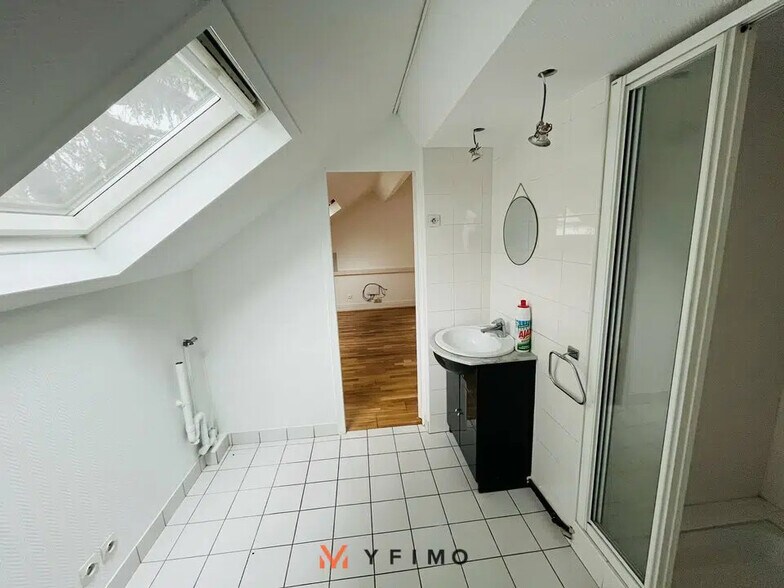 Bureau dans Triel-sur-Seine à louer - Photo de l’immeuble – Image 3 sur 5
