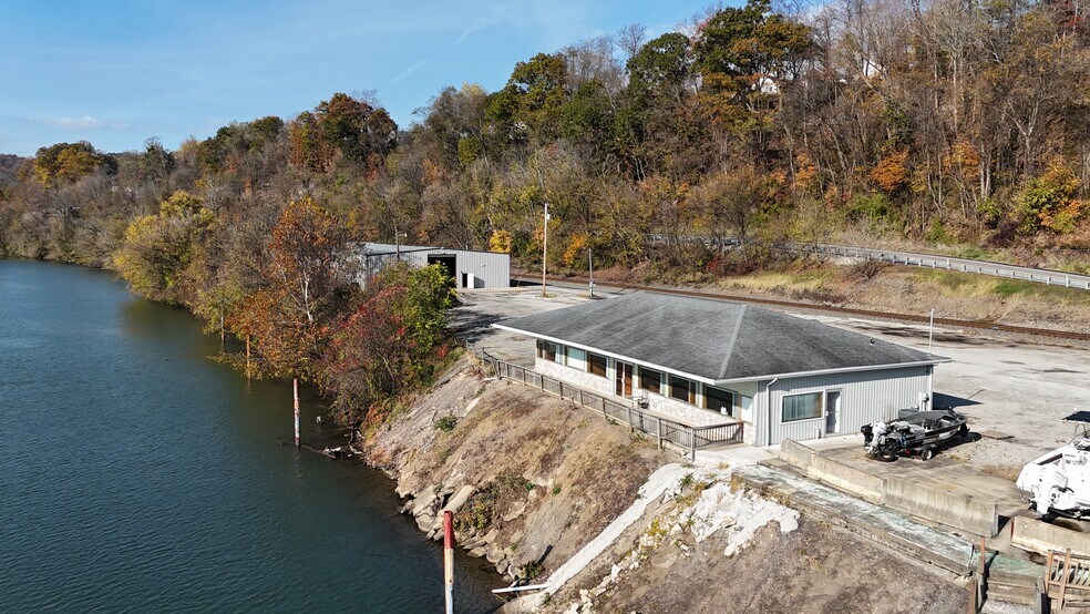 736 Front St, Fredericktown, PA à vendre - Photo de l’immeuble – Image 2 sur 29