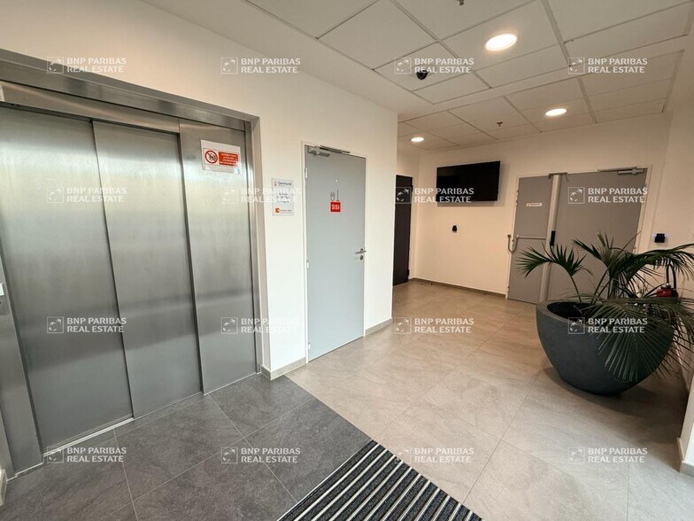 Industriel/Logistique dans Ferrières-en-Brie à louer - Hall d’entrée – Image 3 sur 3