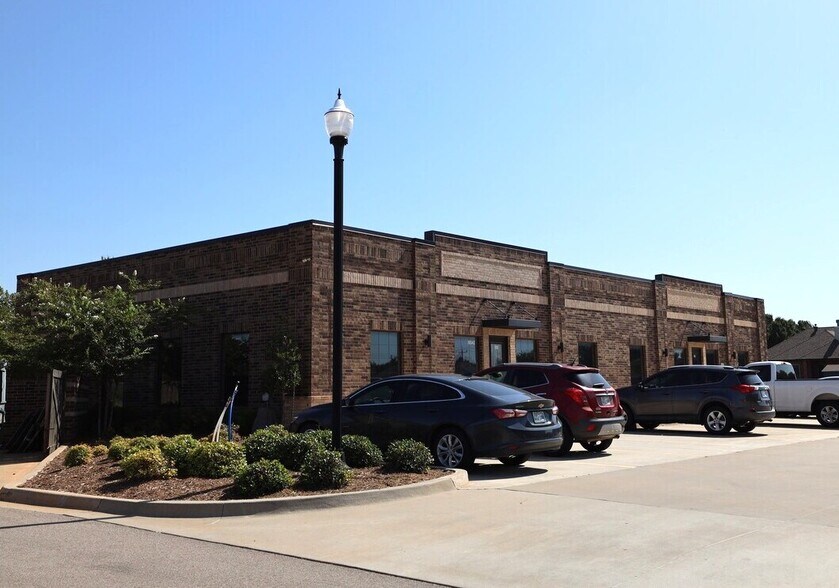 16542 N May Ave, Edmond, OK à louer - Photo de l’immeuble – Image 2 sur 3