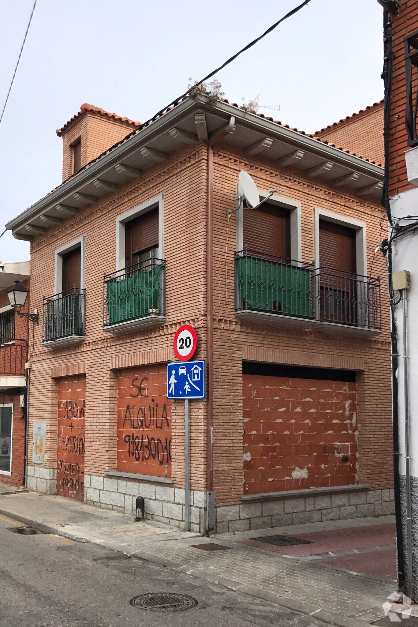 Calle Constitución, 9, Sevilla la Nueva, Madrid à louer Photo principale– Image 1 sur 3