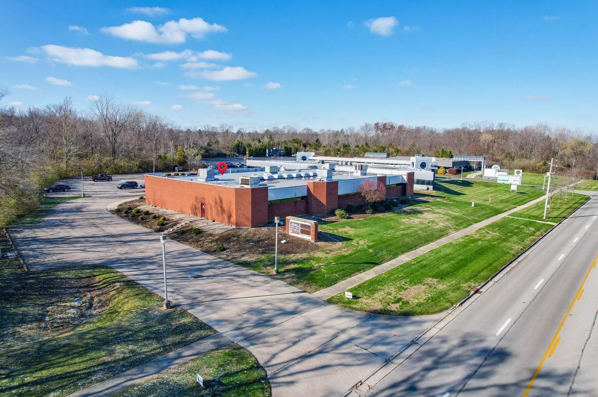 7111 N Main St, Dayton, OH à louer Photo principale– Image 1 sur 21