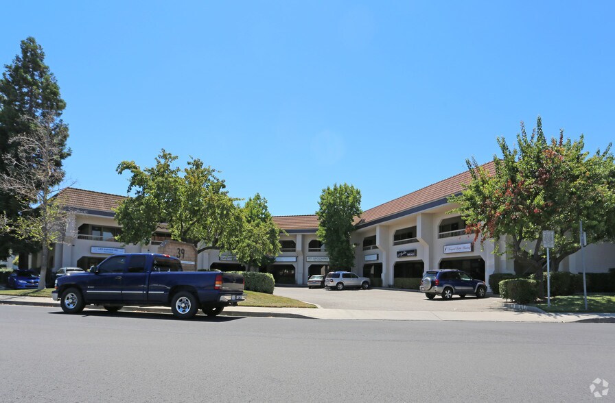 39 California Ave, Pleasanton, CA à louer - Photo de l’immeuble – Image 2 sur 5
