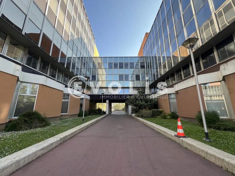Bureau dans Fontenay-sous-Bois à louer - Photo de l’immeuble – Image 1 sur 7