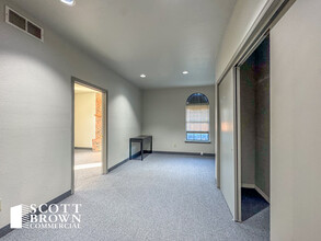 131 Degan Ave, Lewisville, TX à louer Photo de l’immeuble– Image 1 sur 3