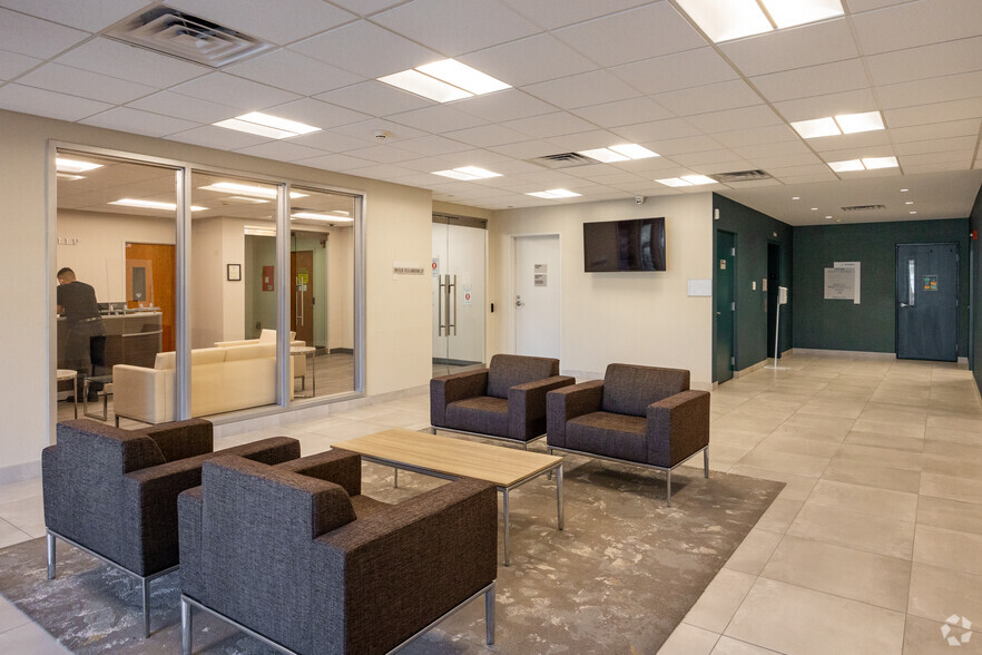 7 Entin Rd, Parsippany, NJ à louer - Hall d’entrée – Image 3 sur 6