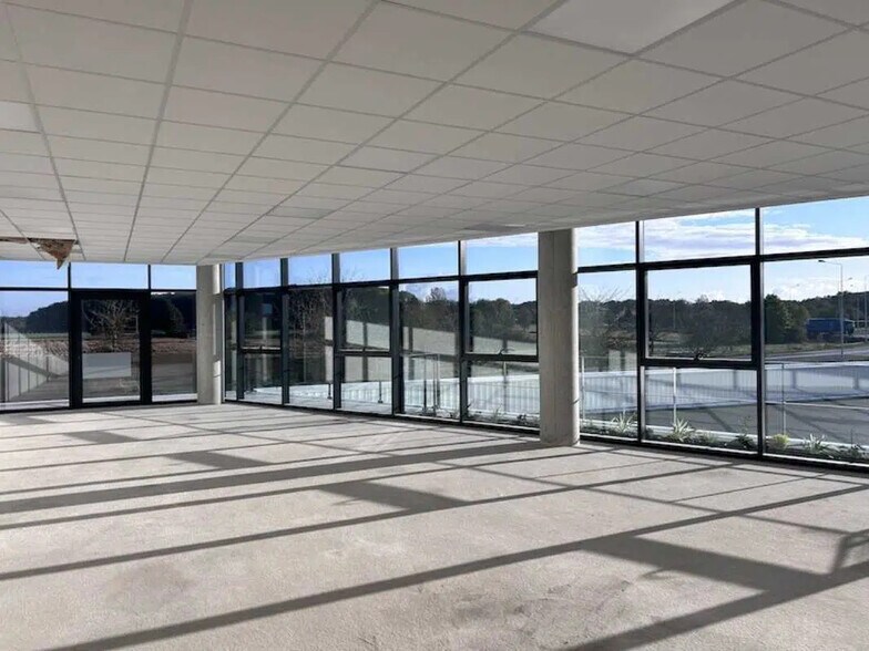 420 Avenue François Pignier, Bourg-en-Bresse à louer - Photo de l’immeuble – Image 1 sur 5