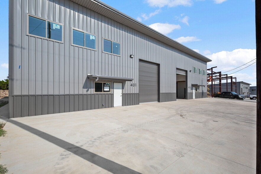 10020 Darden Hill Rd, Austin, TX à louer - Photo de l’immeuble – Image 1 sur 56