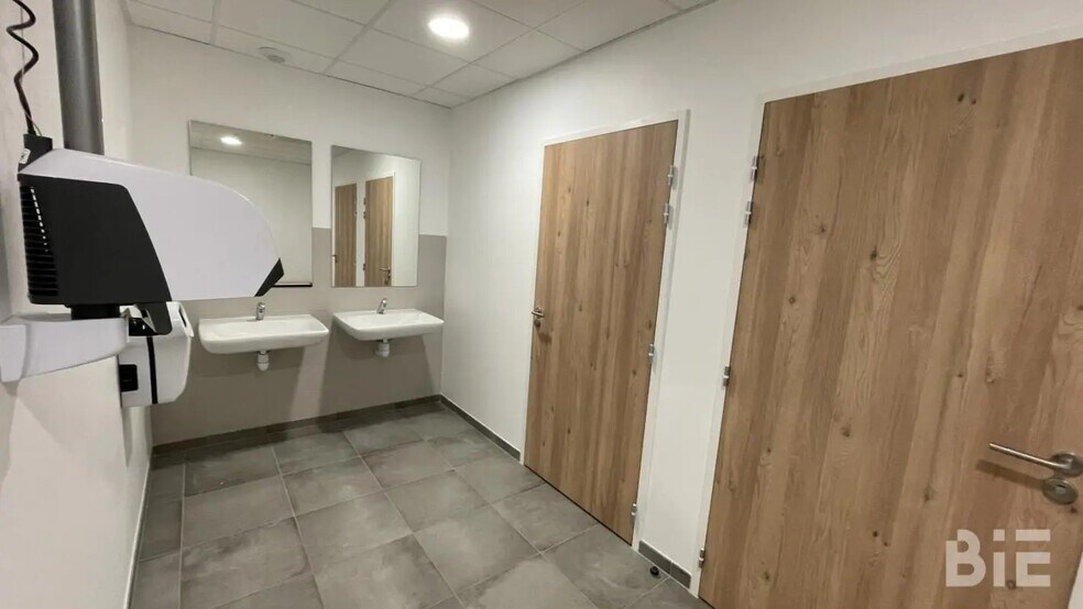Bureau dans Bruges à louer - Photo de l’immeuble – Image 2 sur 9