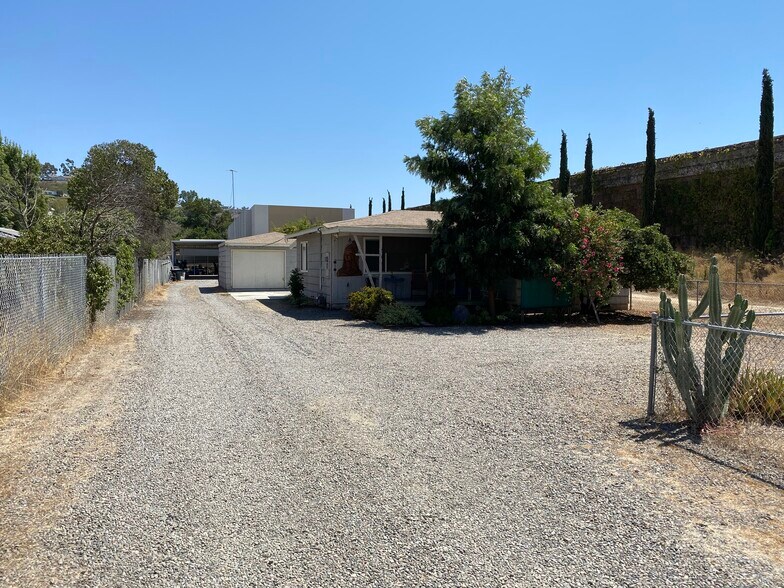 8703 Cottonwood Ave, Santee, CA à vendre - Photo de l’immeuble – Image 1 sur 7