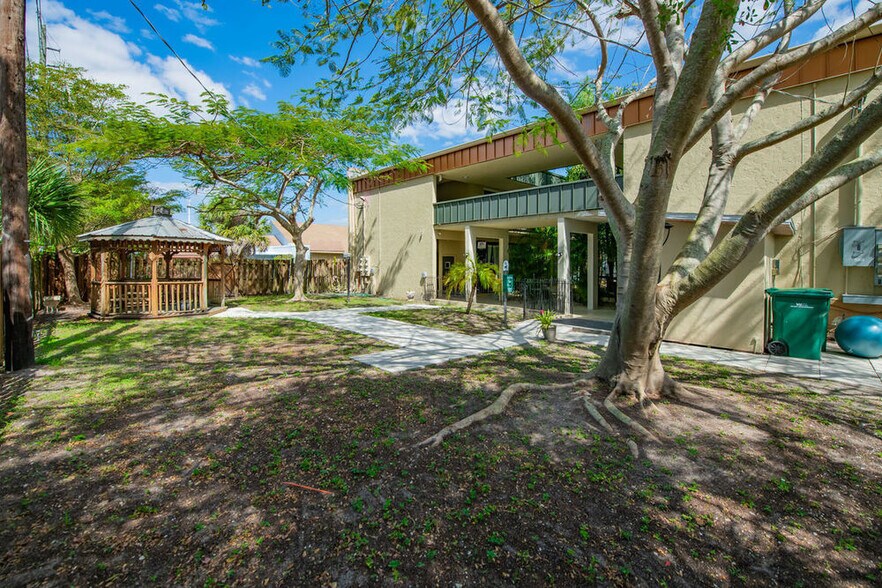 2595 Tamiami Trl, Port Charlotte, FL à louer - Photo de l’immeuble – Image 3 sur 42