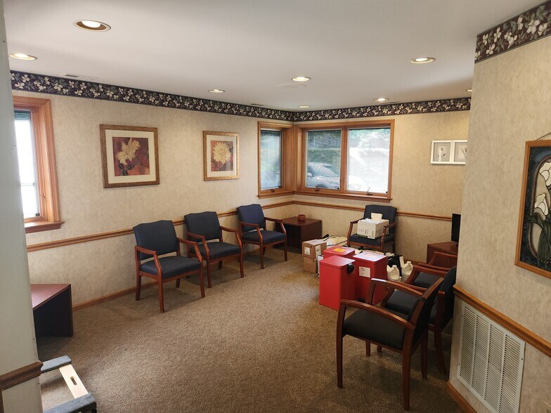 360 Middletown Blvd, Langhorne, PA à louer - Photo de l’immeuble – Image 3 sur 30