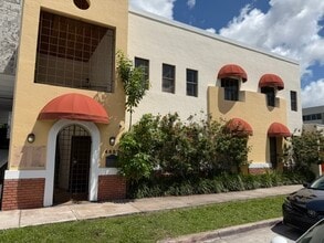 4627 Ponce de Leon Blvd, Coral Gables, FL à louer Photo intérieure– Image 1 sur 29