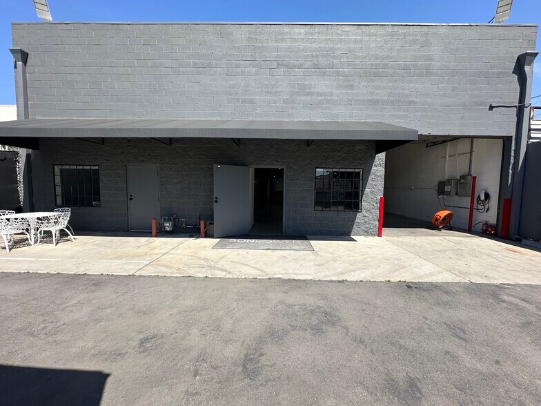 14611 Bessemer St, Van Nuys, CA à louer - Photo de l’immeuble – Image 1 sur 9