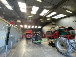 Local d'activités dans Corps-Nuds à vendre Photo intérieure– Image 2 sur 4