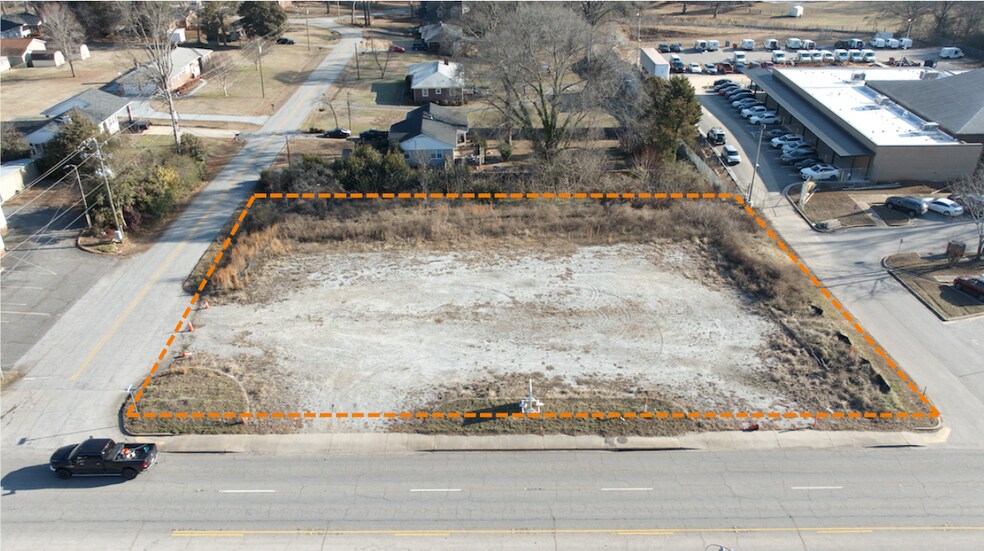 644 NE Main St, Simpsonville, SC à louer - Photo de l’immeuble – Image 3 sur 10