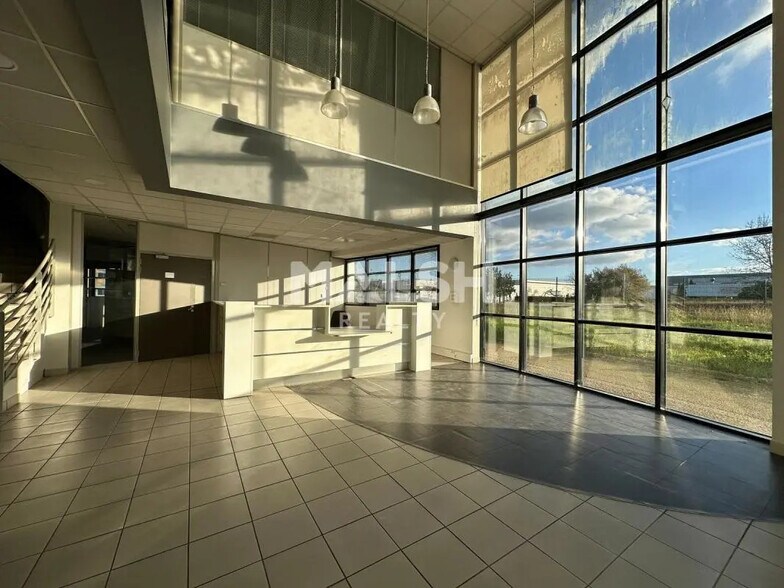 Bureau dans Miribel à louer - Photo de l’immeuble – Image 2 sur 26