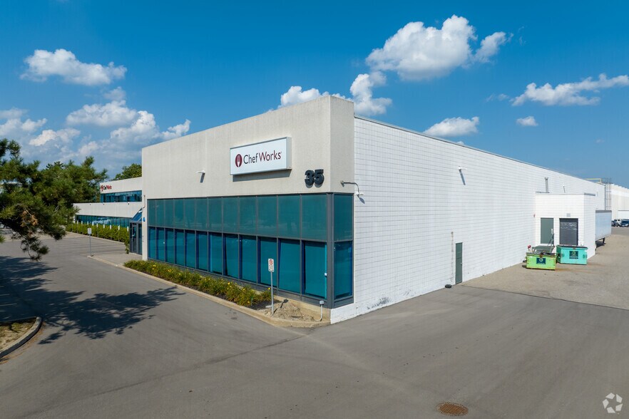 35 Fulton Way, Richmond Hill, ON à louer - Photo de l’immeuble – Image 2 sur 28
