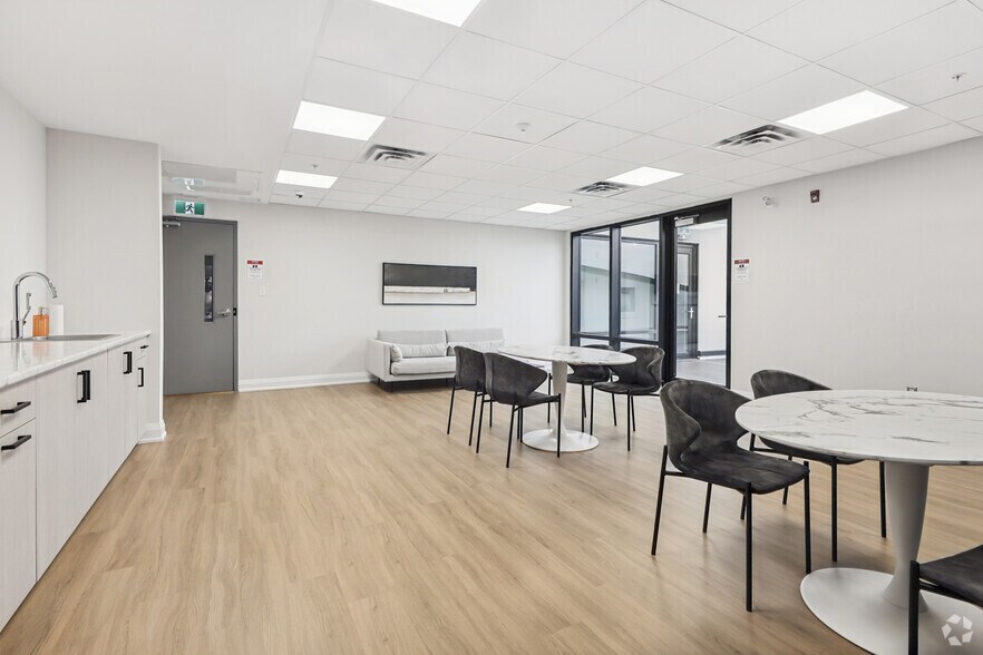600 Sunningdale Rd E, London, ON à louer - Photo de l’immeuble – Image 1 sur 1