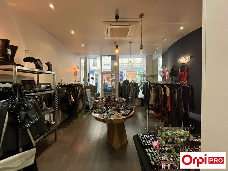 Local commercial dans Lyon à louer - Photo de l’immeuble – Image 3 sur 7