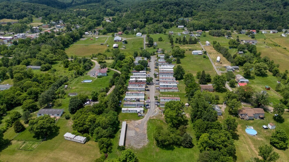English Walnut Lane, Springfield, WV à vendre - Photo principale – Image 1 sur 13