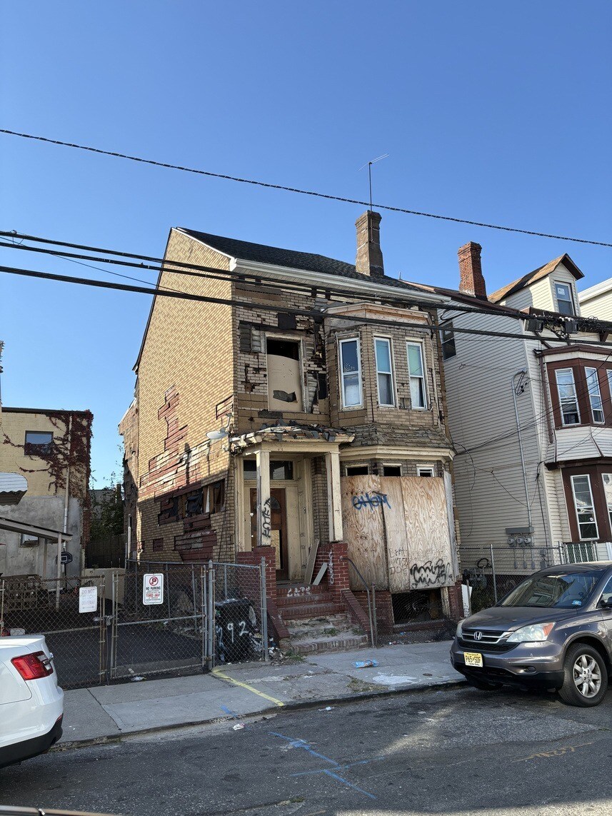 90 Madison St, Paterson, NJ à vendre Photo principale– Image 1 sur 6