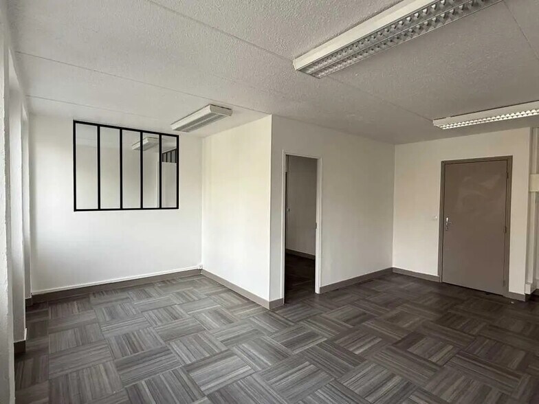 Bureau dans Créteil à louer - Photo de l’immeuble – Image 3 sur 5