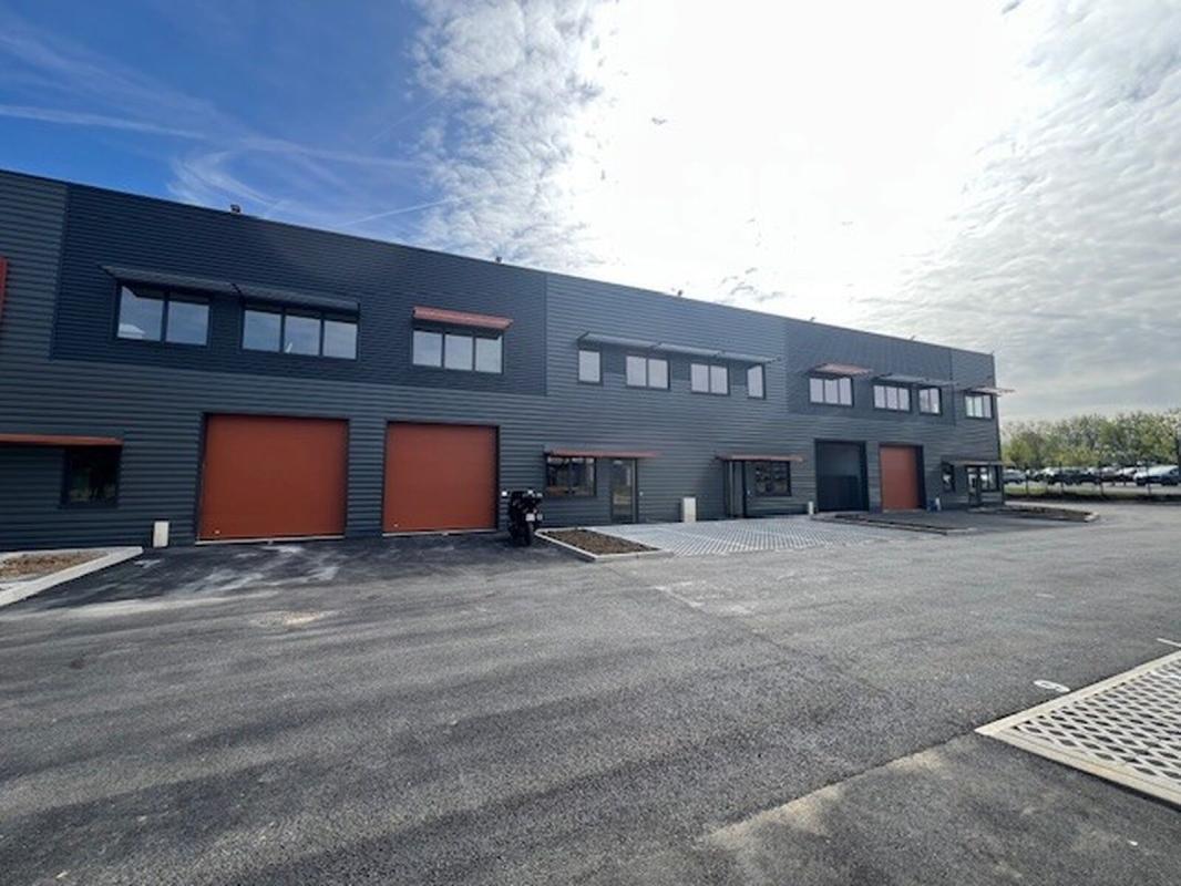 161 Rue De La Minière, Buc à vendre Photo de l’immeuble– Image 1 sur 9