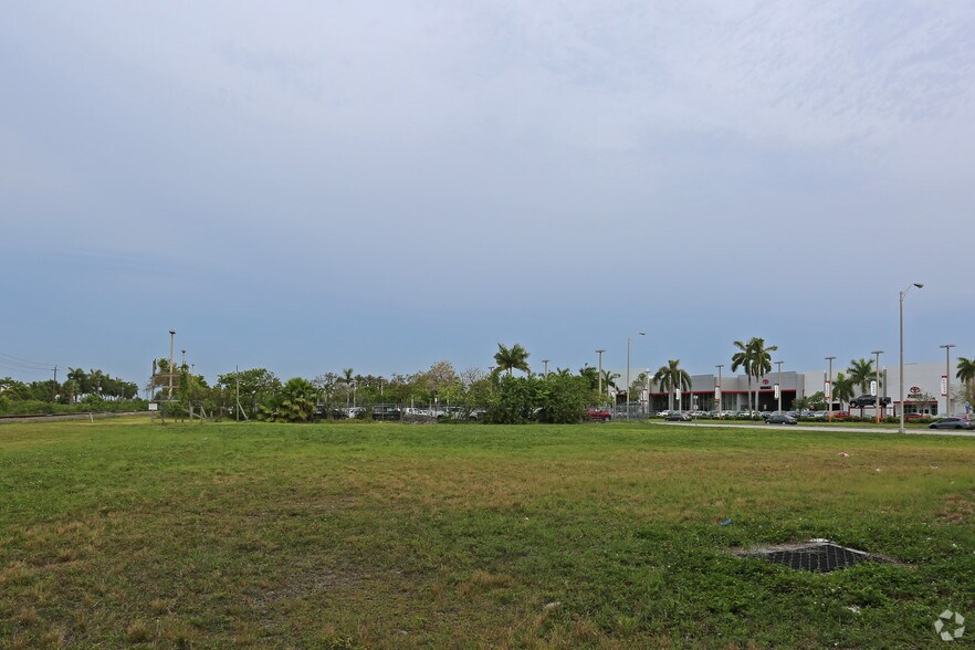 9700 NW 12th St, Miami, FL à vendre - Photo de l’immeuble – Image 3 sur 3